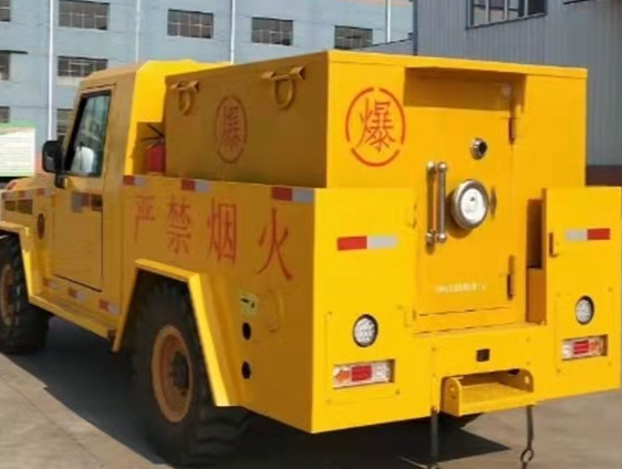 承留镇凯龙爆破器材运输车：保障爆破任务的安全运行